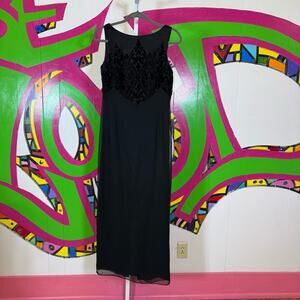 Ever Beauty Petite, Elegant Black Sleeveless Dress. Size 8P. Velvety Details